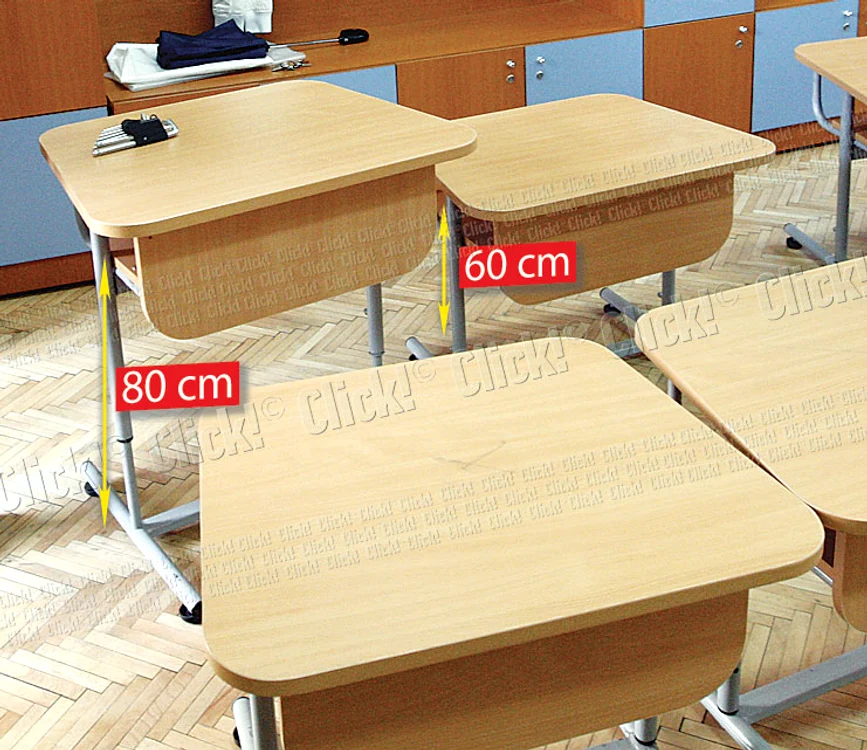 Pupitrele se reglează, şi pot ajunge  de la 60 cm, la peste 80 cm