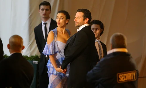People à la sortie de la soirée Costume Institute Benefit Gala 2016 (Met Ball) sur le thème de "Manus x Machina" au Metropolitan Museum of Art à New York jpeg