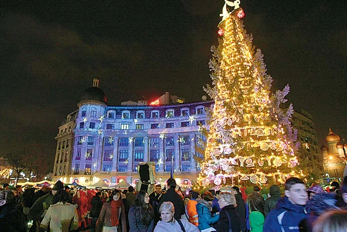 Primele luminiţe s-au aprins deja în câteva parcuri, spre bucuria copiilor (Foto: mediafax)
