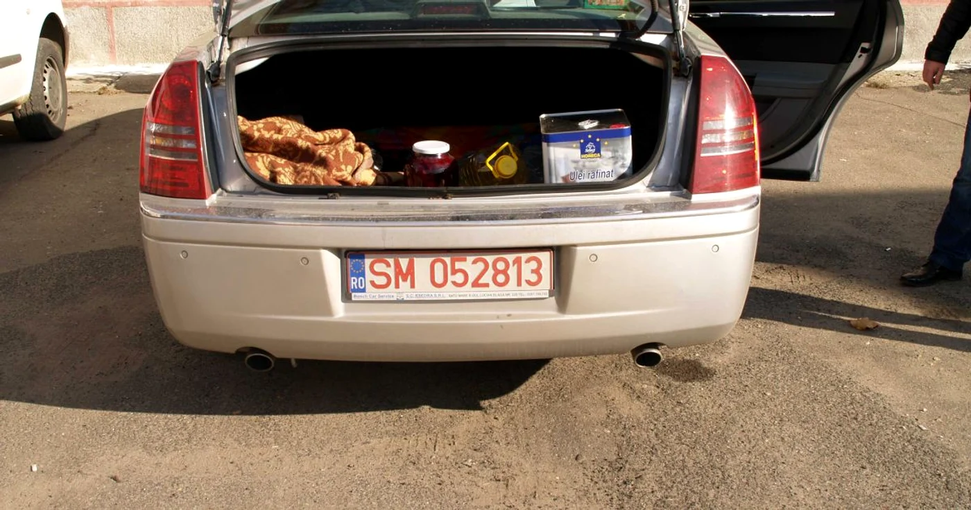 Autoturismul a fost confiscat iar şoferul a primit o amendă de 20.000 de lei