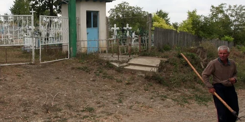 Cimitirul din satul Goeşti este  unul dintre locurile unde sătenii spun că se întâmplă lucruri necurate