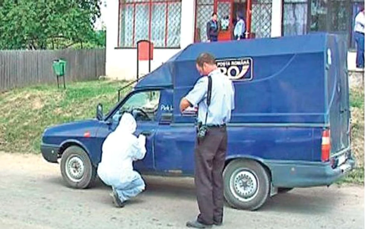 Mai 2013. Maşina Poştei a fost oprită în trafic, în zona comunei Bârgăoani din Neamţ