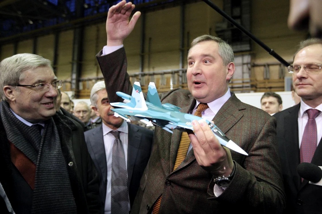 Dmitri Rogozin, încântat că „Lebedele”  se vor putea ridica de la sol ceva mai des. După retehnologizare...