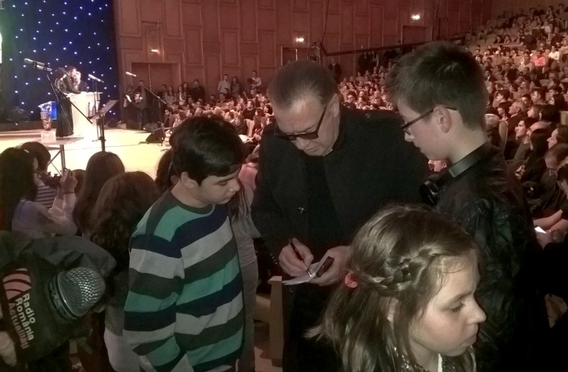 Gabriel Cotabiţă a acordat autografe la gala organizată de postul public de radio