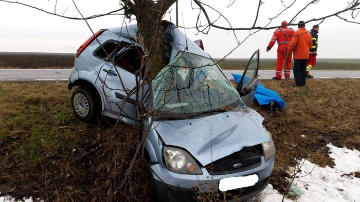 Maşina a fost grav avariată FOTO SMURD Constanţa