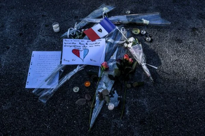 Oamenii le-au adus un omagiu victimelor de la Nisa