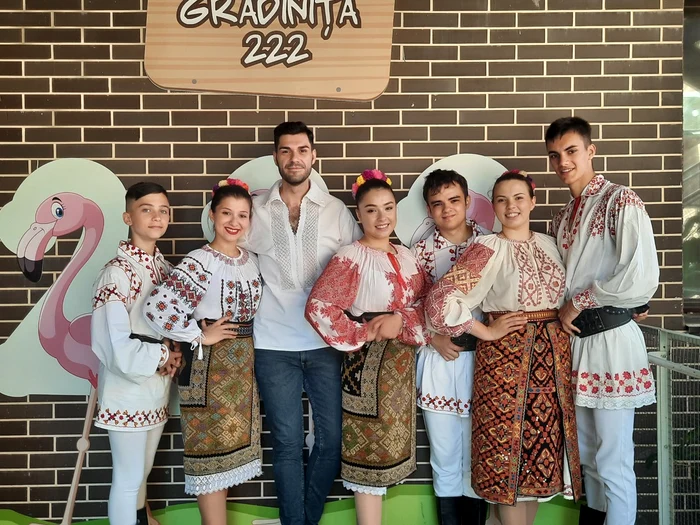 Gabriel Dumitru predă muzică și dansuri popularefoto: arhivă personală