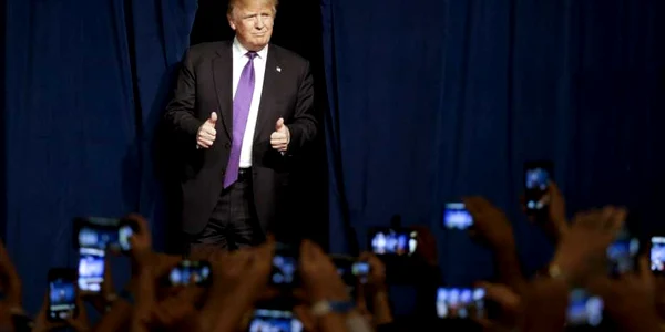Candidatul republican la alegerile prezidenţiale Donald Trump soseşte la o acţiune de campanie în Las Vegas Nevada FOTO Guliver/Getty Images