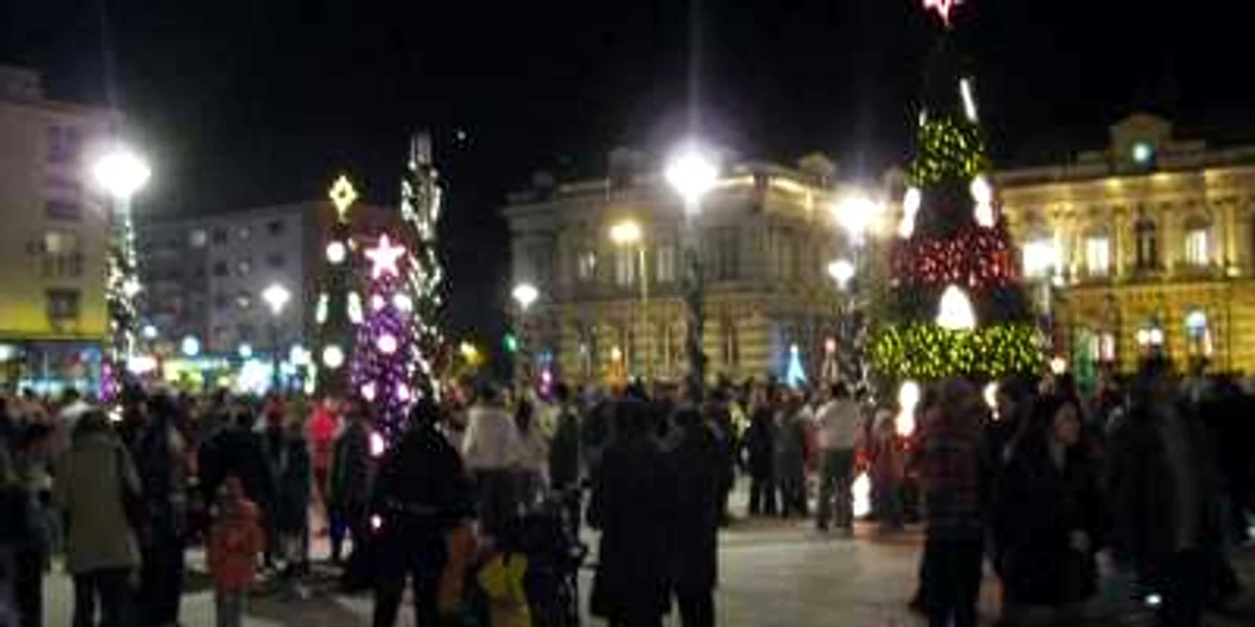 Băcăuanii sunt așteptați în centru la aprinderea bradului