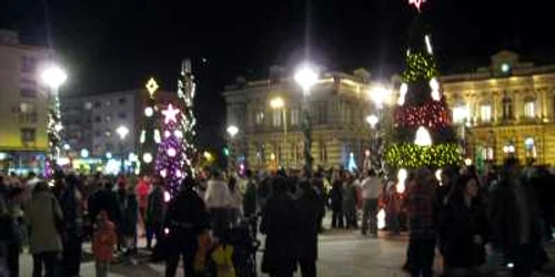 Băcăuanii sunt așteptați în centru la aprinderea bradului
