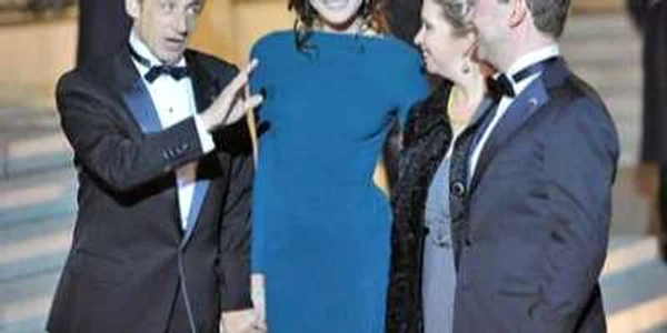 Carla Bruni a devenit protagonista vizitei preşedintelui rus la Paris
