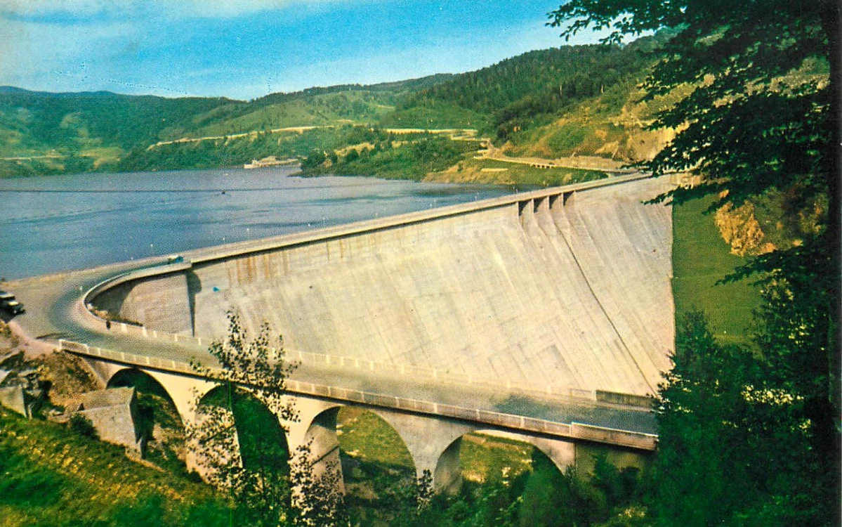 Barajul Bicaz in anii 1960. Foto: Delcampe.net