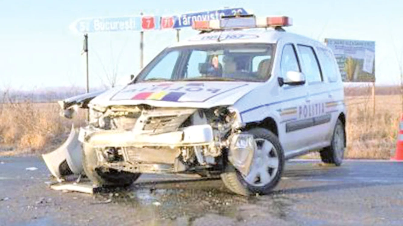 Urmările accidentului dintre taxiul furat şi autospeciala de poliţie