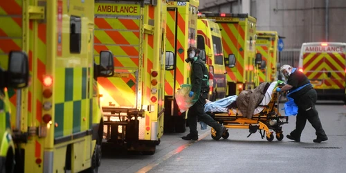 Ambulante la Spitalul Regal din Londra FOTO EPA-EFE