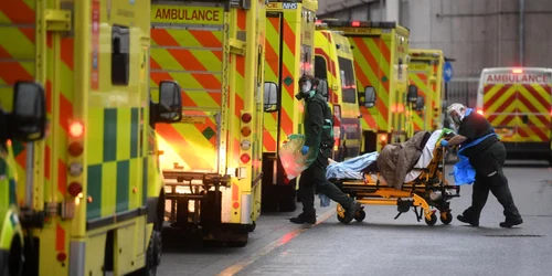 Ambulante la Spitalul Regal din Londra FOTO EPA-EFE