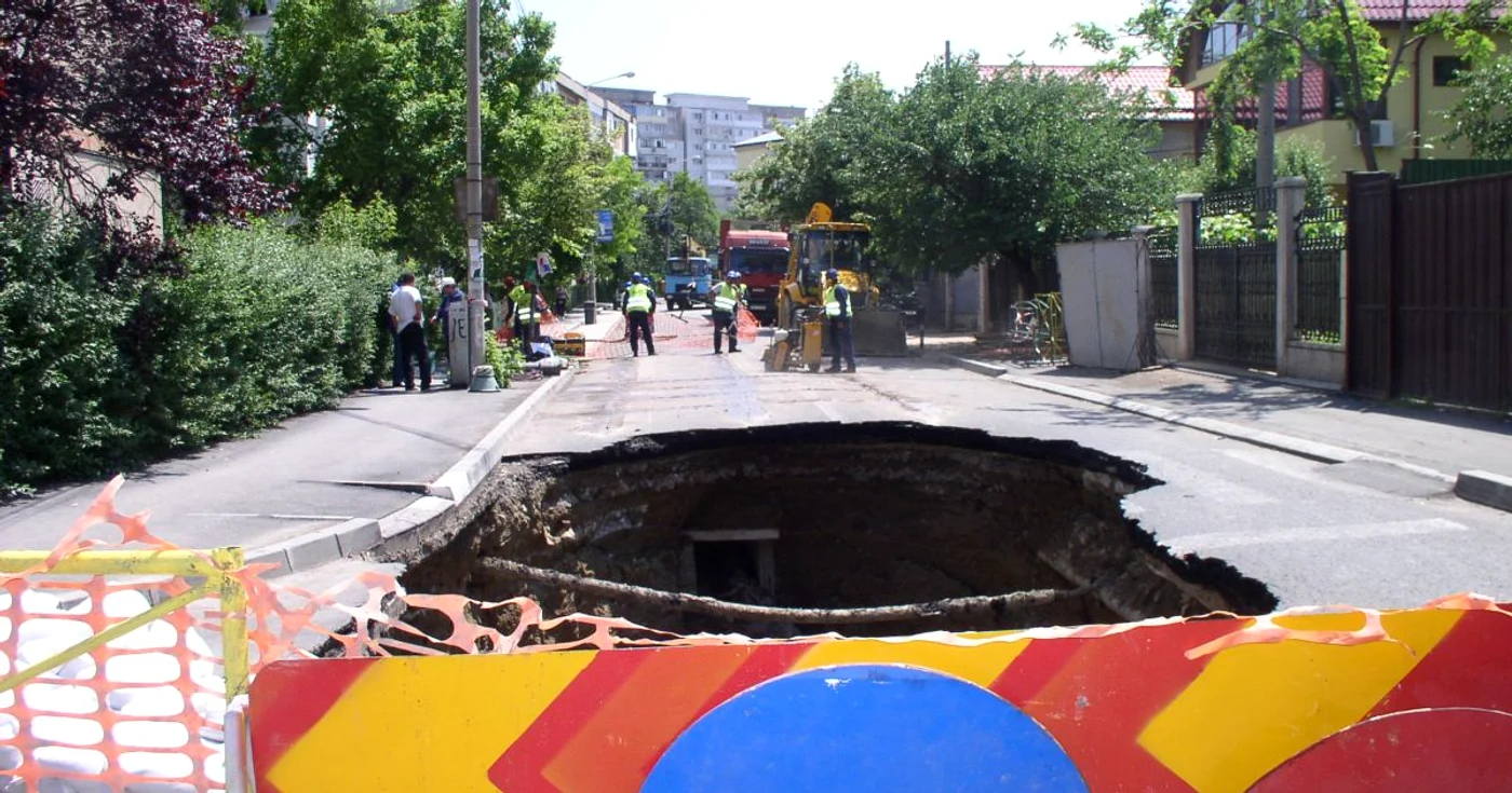 Strada Oltului este una dintre arterele rutiere care s-au surpat după "modernizare"