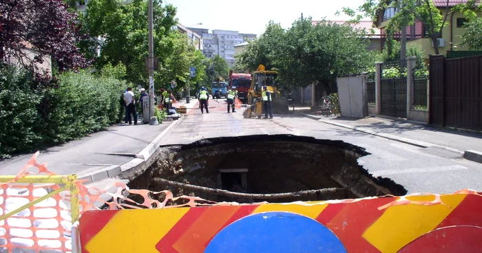 Strada Oltului este una dintre arterele rutiere care s-au surpat după "modernizare"