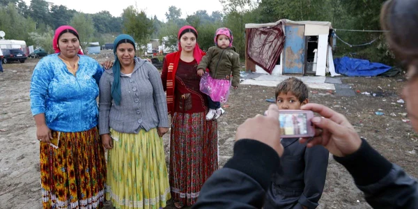 Romi tigani intr-o tabara ilegala din Franta FOTO Reuters