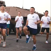 Emmanuel Macron, exercitii alaturi de militari X @emmanuelmacron jpg