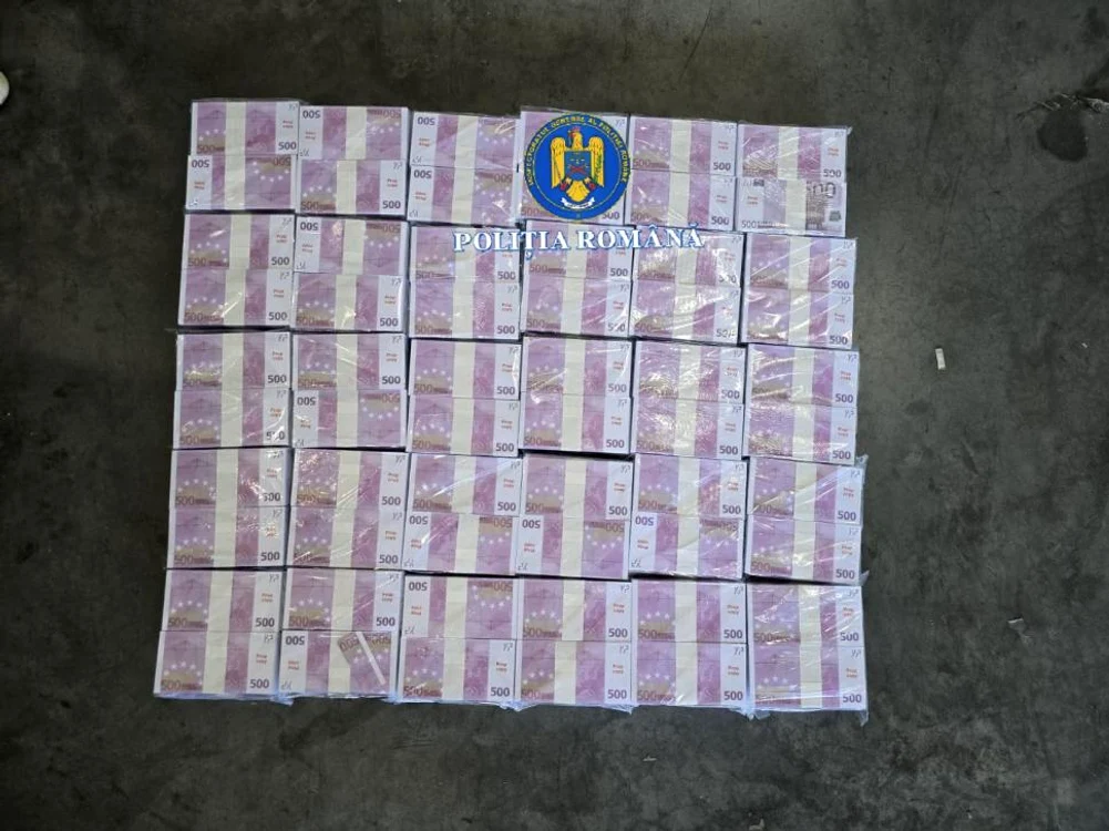 Bani falși, folosit drept recuzită de film / FOTO: customs.ro.