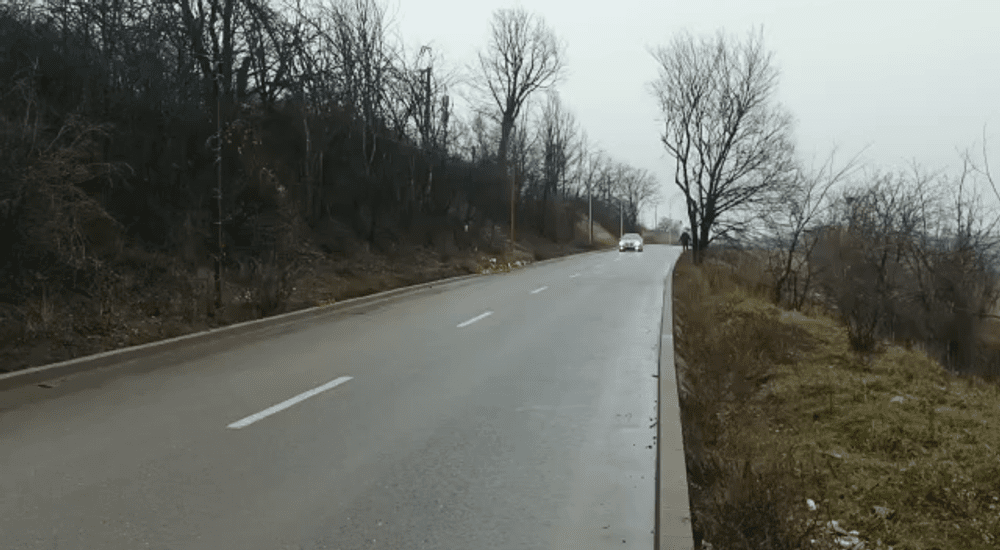 Șosea fără trotuar, pericol de moarte pentru navetiștii care circulă pe jos între Buzău și Vadu Pașii VIDEO