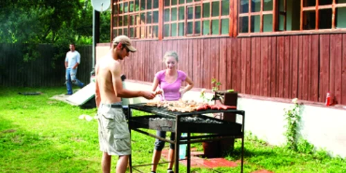 Reşiţa: Reşiţenii fac vacanţa în cabanele pădurarilor