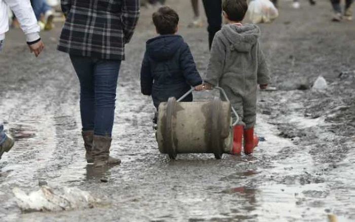 Copii din Jungla Calais FOTO Artur Widak/NurPhoto/REX Shutterstock