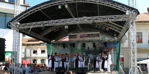 De „Zilele oraşului Horezu” au triumfat muzica, spectacolele, concursurile şi voia bună