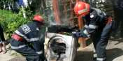 Pompierii au stins incendiul în 15 minute foto arhivă