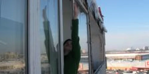 Proprietarii sunt obligaţi să cureţe streşinile de ţurţuri