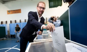 Dominic Fritz votează la Timișoara. FOTO Inquam Photos / Virgil Simonescu