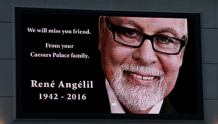 Înainte de începerea concertului, au fost proiectate imagini cu soțul lui Céline Dion