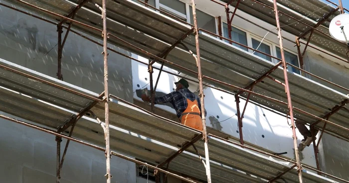 Mai multe blocuri din Plopeni vor arăta ca nou-nouţe după reabilitare