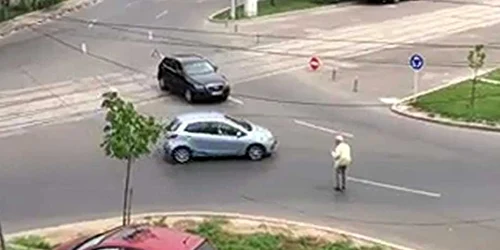 Octogenar din Galaţi cu apucături de cocalar FOTO Captură video