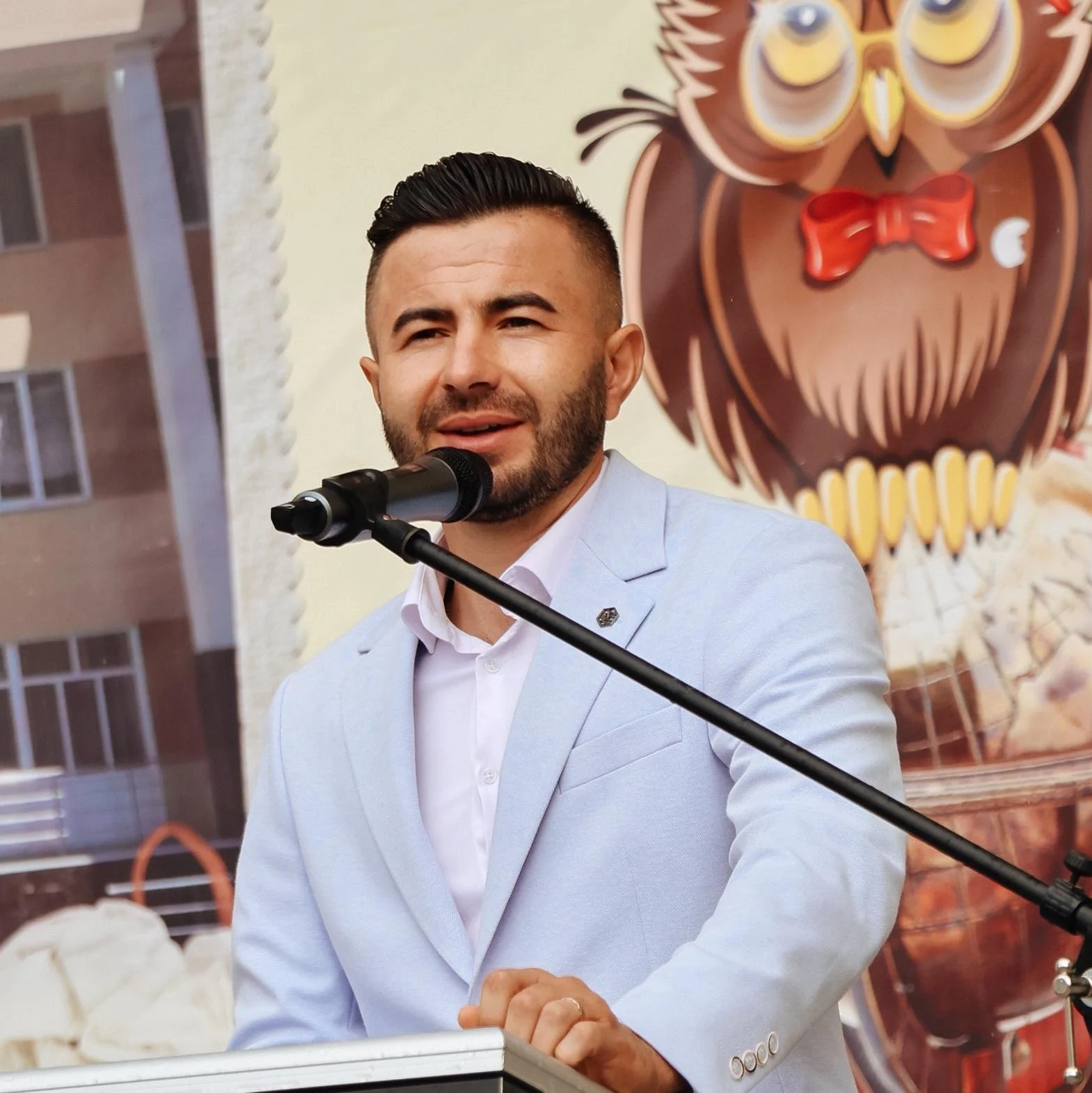 Demnitarul moldovean, a cărui soție s-ar fi sinucis pe fondul violenței în familie, are statut de suspect. Cum se apără