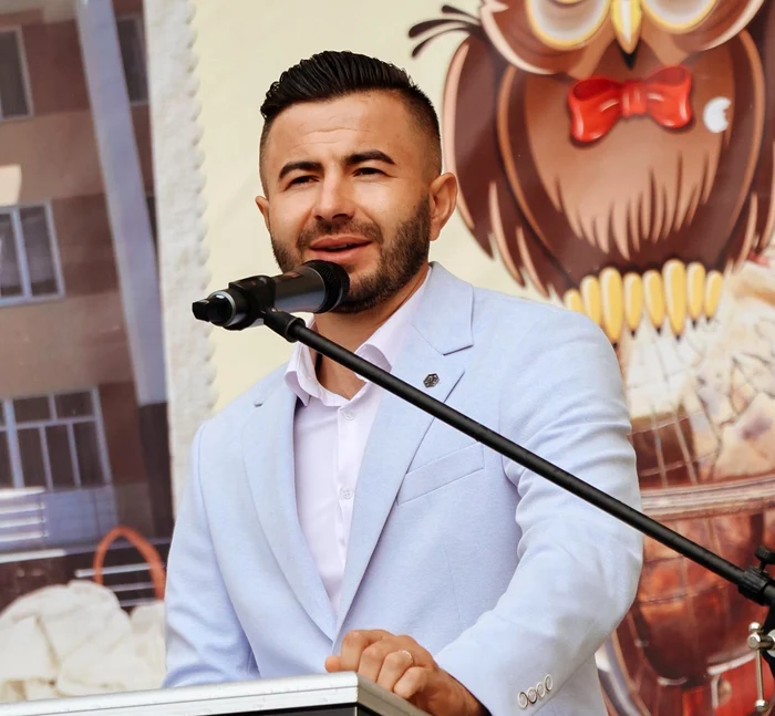 Acesta a renunțat la funcția publică pe fondul cazului tragic. FOTO: Facebook.com/ Dumitru Vartic