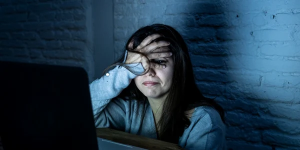Insulte online FOTO Shutterstock