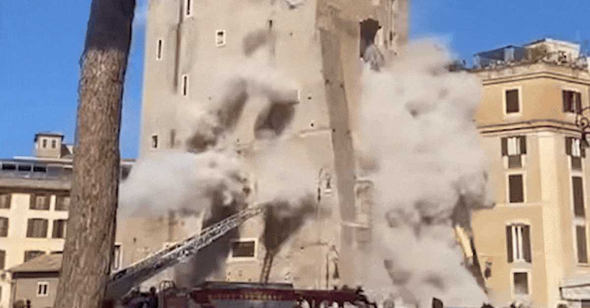 Prăbușirea turnului Torre dei Conti din Roma