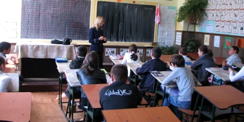 Poliţişti şi elevi