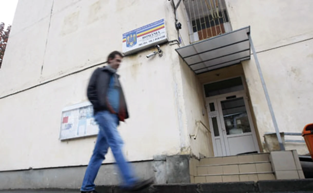 Secţia 2 de Poliţie are sediul în căminul Liceului Azur