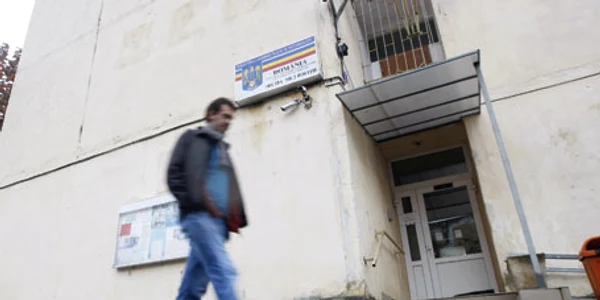 Secţia 2 de Poliţie are sediul în căminul Liceului Azur