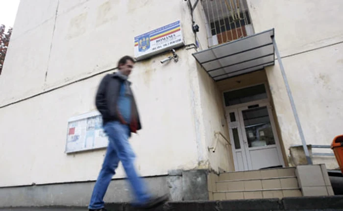 Secţia 2 de Poliţie are sediul în căminul Liceului Azur