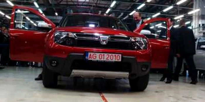 Traian Băsescu va conduce un Duster roşu