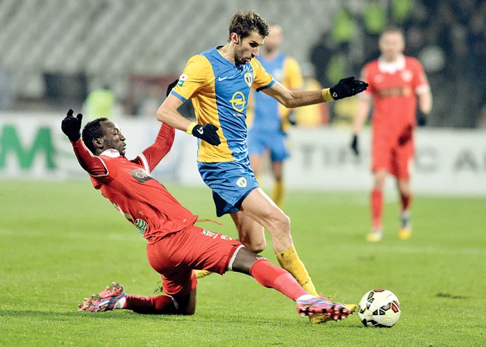 
    Partida dintre Petrolul şi Dinamo nu mai are nimic din farmecul derby-urilor de altă datăFoto: Mediafax   