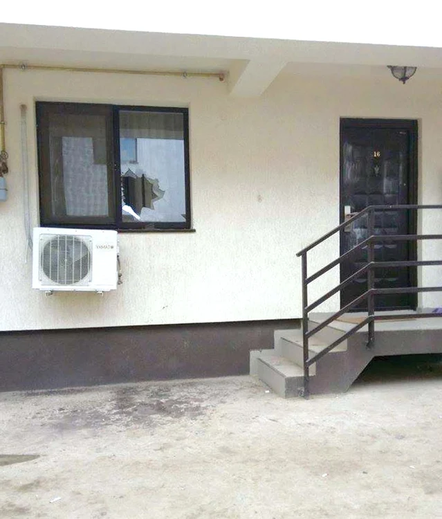 Narcisa a spart geamul locuinţei din Popeşti Leordeni