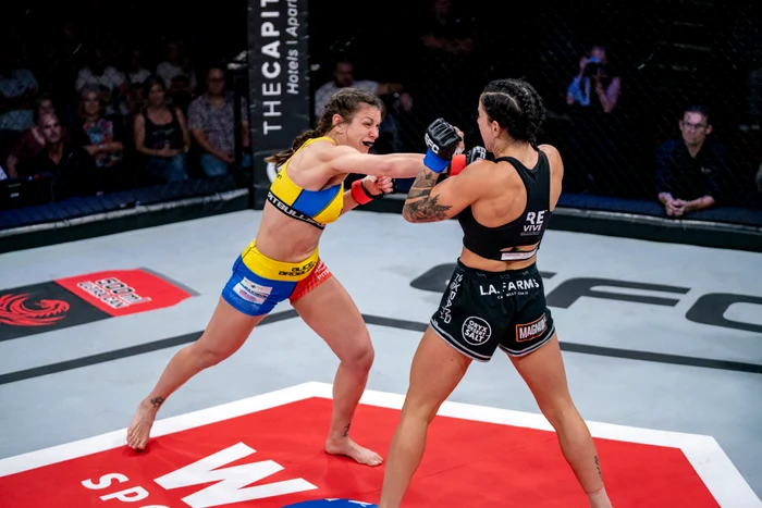 Românca, în timpul unei partide de MMA. Foto Instagram