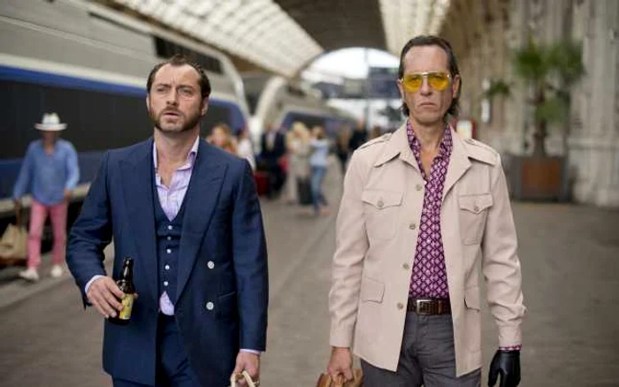 Jude Law (stânga) şi Richard E. Grant în filmul „Dom Hemingway“ FOTO cinemagia.ro