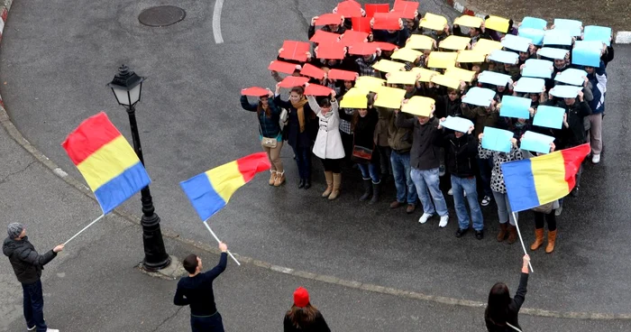 Imagine din timpul unui flashmob organizat la Iaşi. FOTO Mediafax