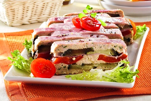 terina de vita cu legume jpeg