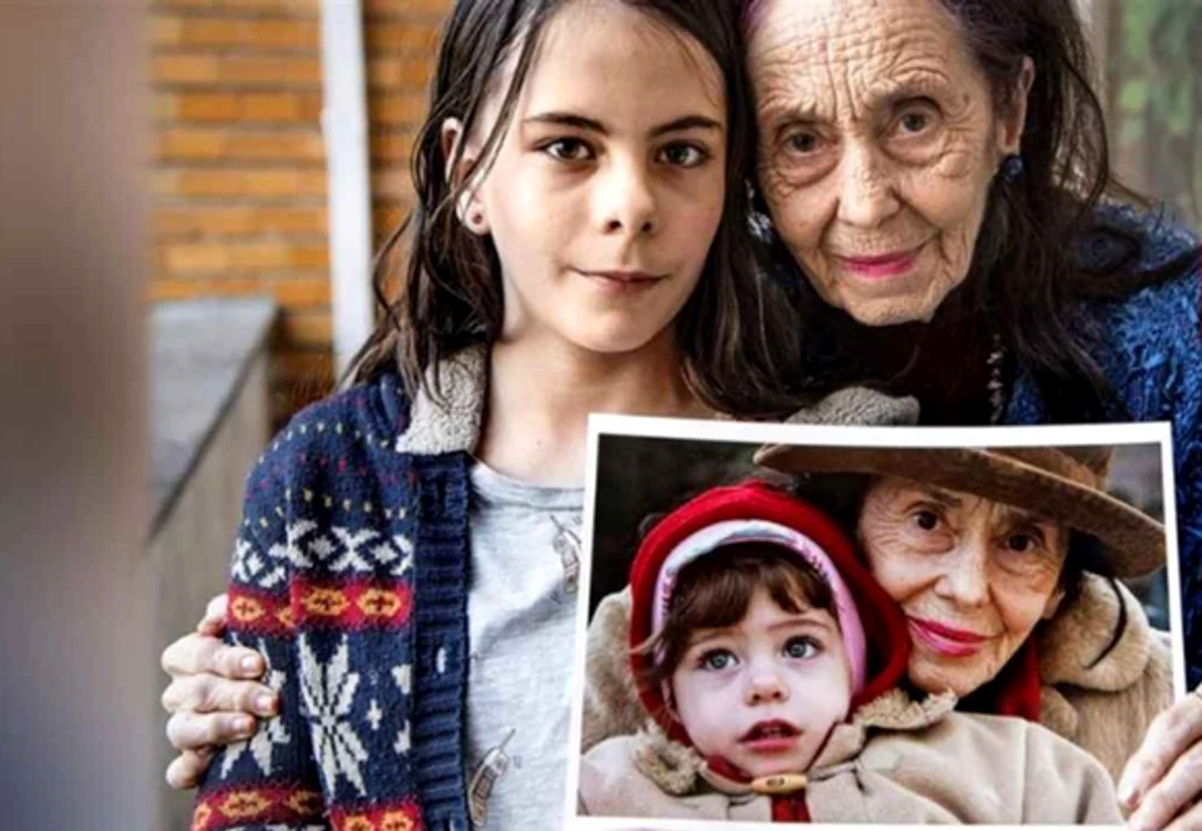 Adriana Iliescu, cea mai bătrână mamă din România, alături Eliza